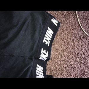 Black Nike leggings